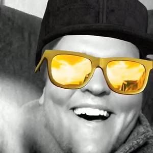 Meet your Posher, Dustin